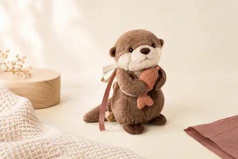 Peluche loutre brune Fehn avec boîte à musique à remonter et deux rubans de fixation